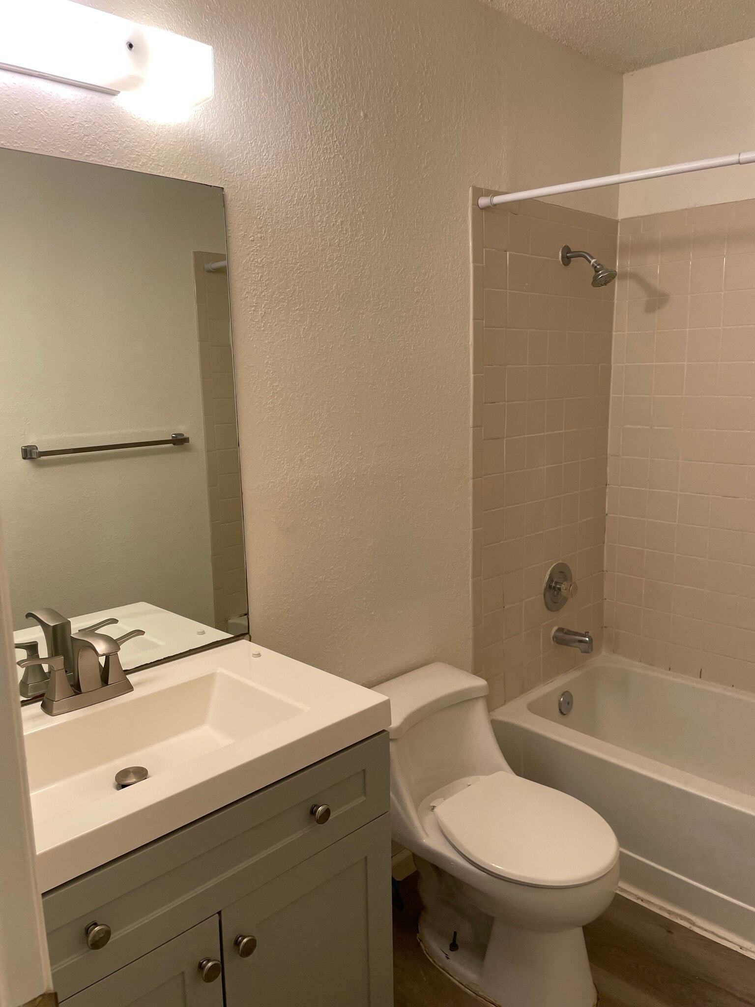 Primary ensuite - 412 Greenlawn Blvd
