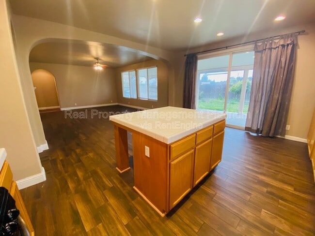 Building Photo - 1875 N Belvedere Ave