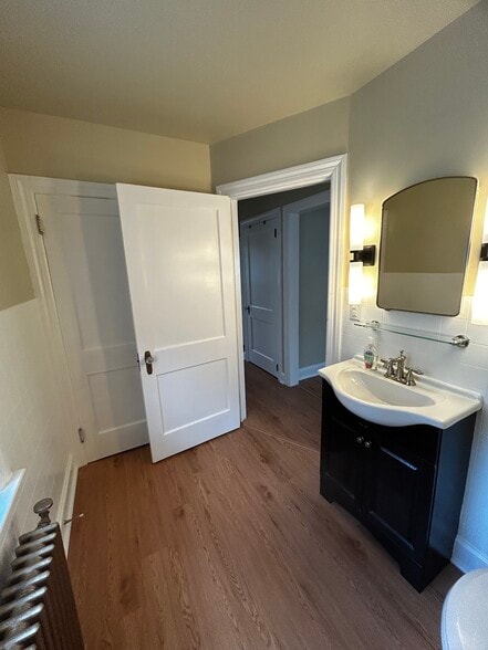 Bath - 806 Broadway
