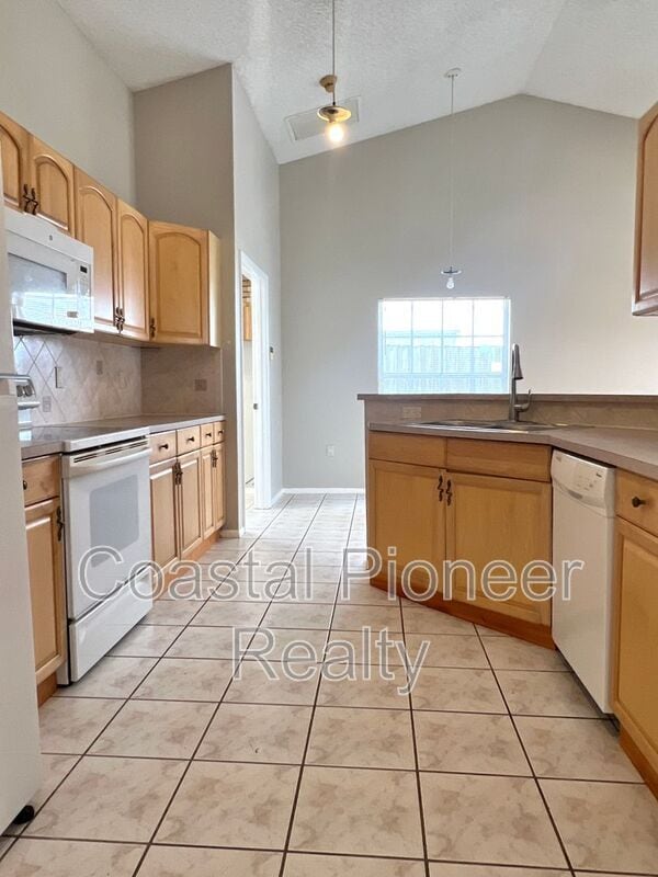 Building Photo - 1310 Lakehurst Way