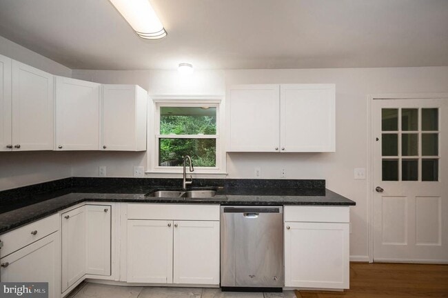 Building Photo - 455 Ridgemore St