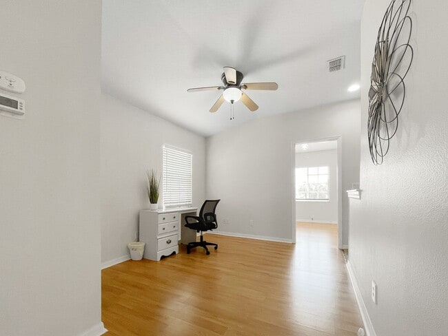 Building Photo - Spacious 4-Bedroom Townhome with Lake Views in Desirable Willow Lake Community