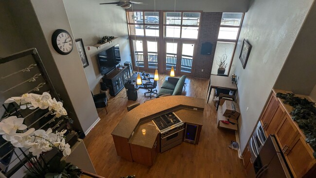 Building Photo - TOTALLY AMAZING LOFT CONDO IN FABULOUS BAL...