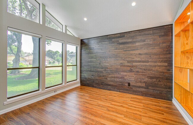 Building Photo - 10546 Rippling Fields Dr