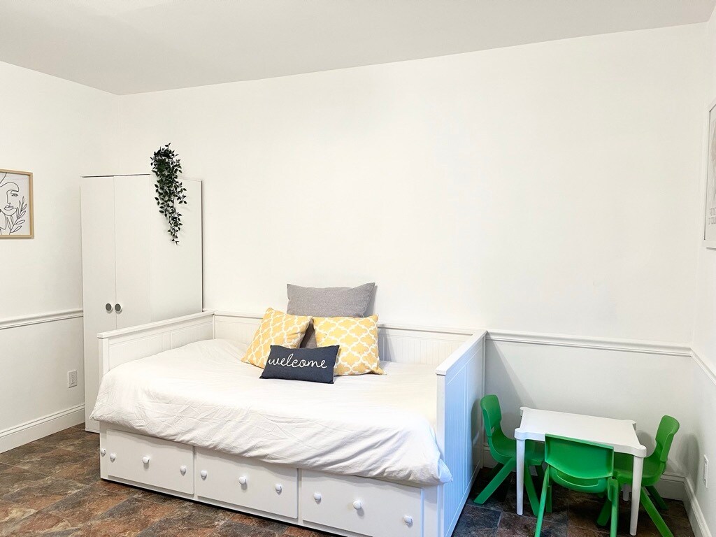 Building Photo - 614 G St SW