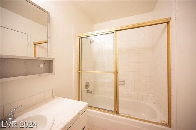 Building Photo - Beautiful 2 bedroom - 2 bath condo in Crai...