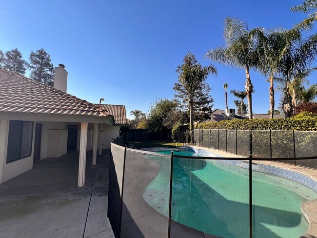 Building Photo - SOUTHWEST BAKERSFIELD