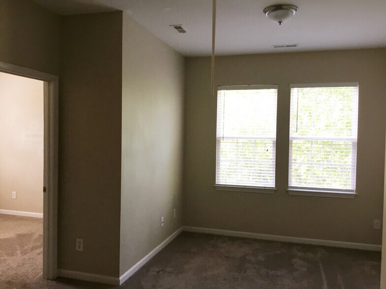 Building Photo - 615 Upwey Ct