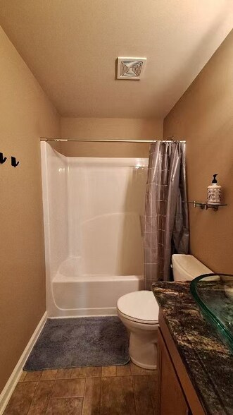 Building Photo - 3104 Cross Creek Dr