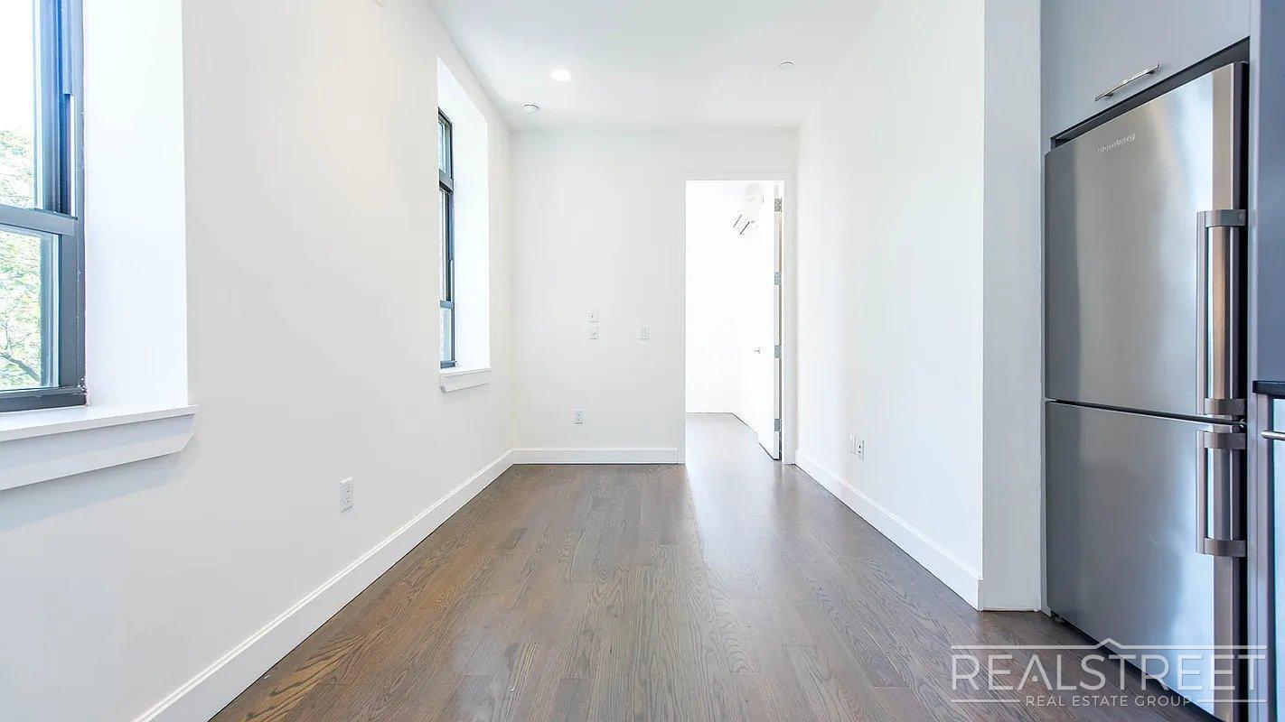 Building Photo - Monitor Street