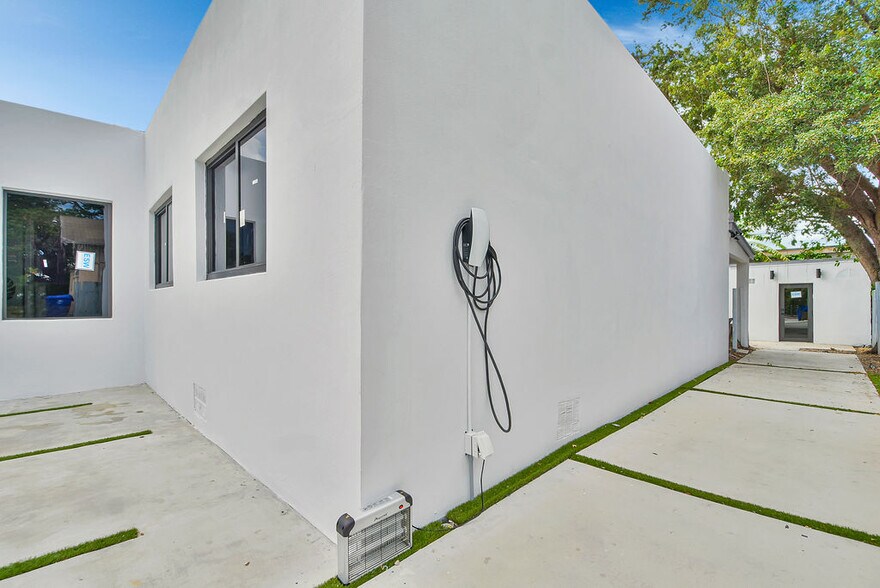 Building Photo - 85 NW 47th St