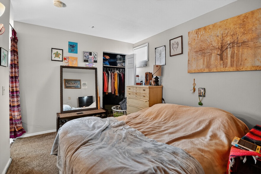 Building Photo - 203 S Main St