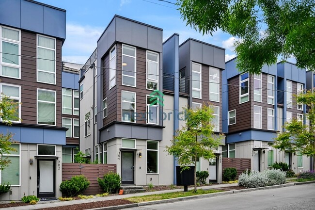 Primary Photo - 2 BED & 2 BATH TOWNHOUSE FOR RENT