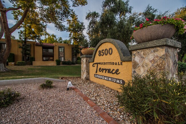 Building Photo - Furnished Scottsdale One Bedroom Condo For...