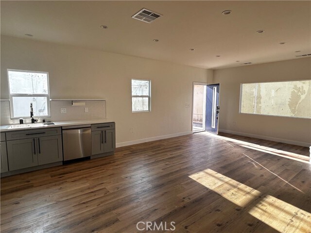 Building Photo - 1016 N Ontario St