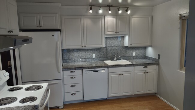 Kitchen - 2215 W Raye St