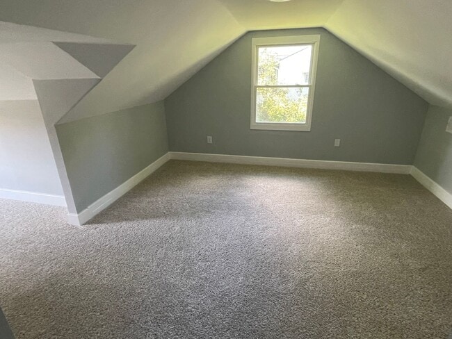 Building Photo - Brick 3 bedroom 2 bath in Bristol