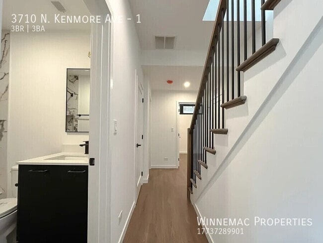 Building Photo - 3710 N Kenmore Ave