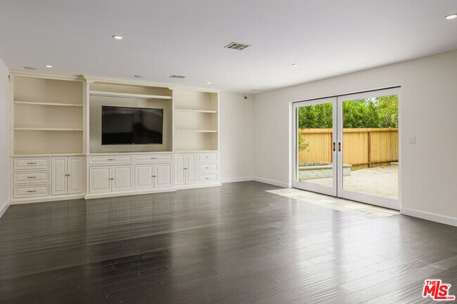 Building Photo - 2627 Castle Heights Pl