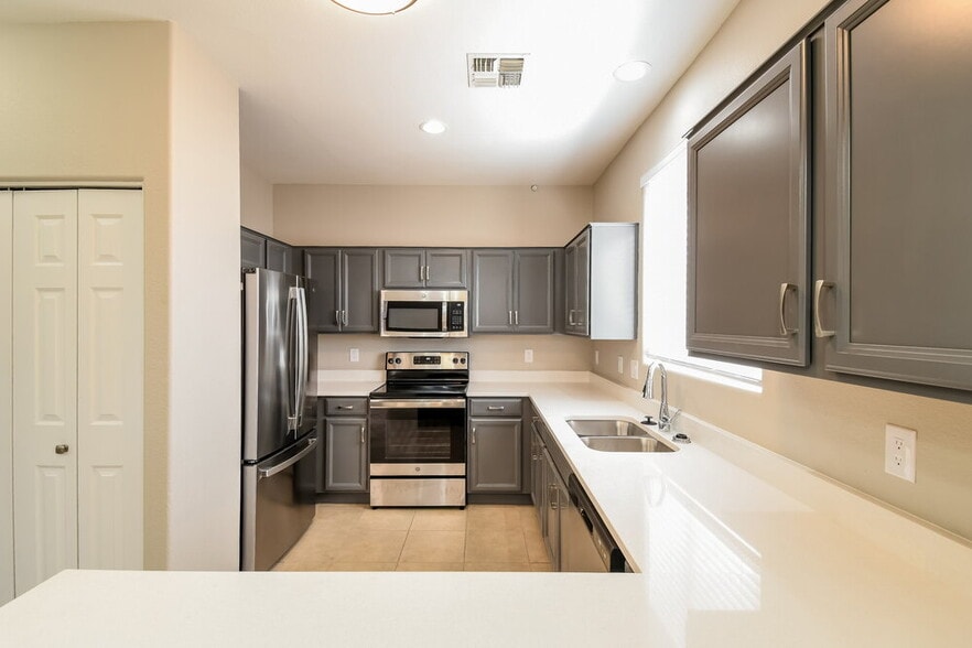 Building Photo - 8935 E Capri Ave