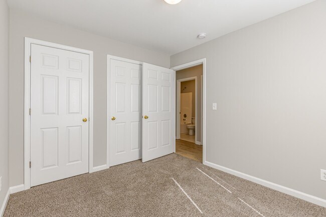Building Photo - 200 Stonehaven Cir