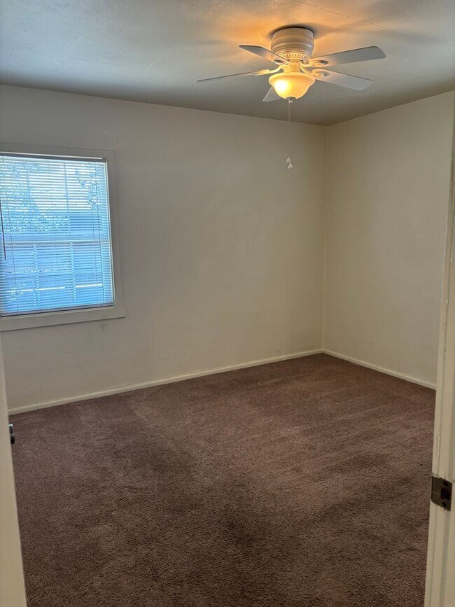 Building Photo - Convenient. Affordable. Available now!