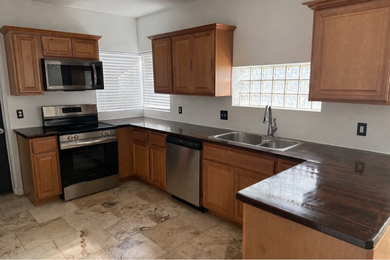 Building Photo - 714 E Eason Ave