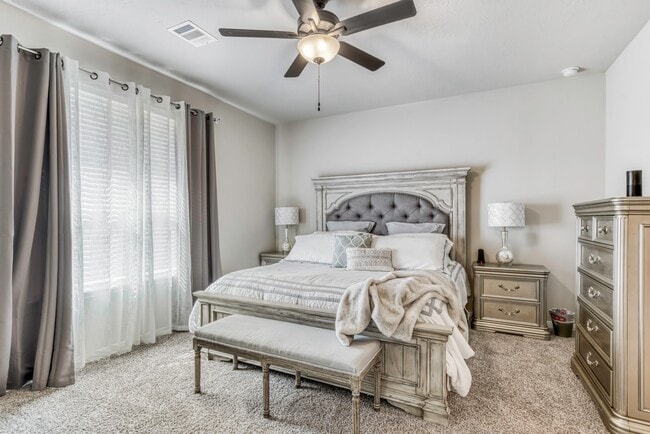 Building Photo - 15225 Still Water Mdw Lp