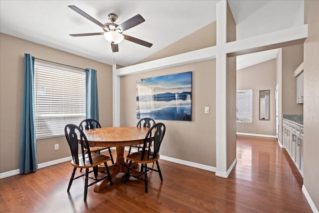 Building Photo - Beautiful Bright 3 Bedroom Single Story Home with Expansive Kitchen and Gorgeous Backyard