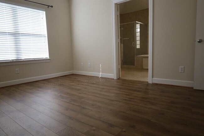 Building Photo - 3605 Main Plaza Dr