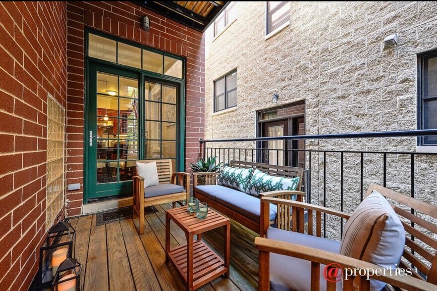 Balcony area - 835 W Bradley Pl