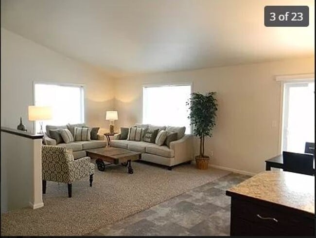 Building Photo - 3 Bed 3 Bath Twin Home