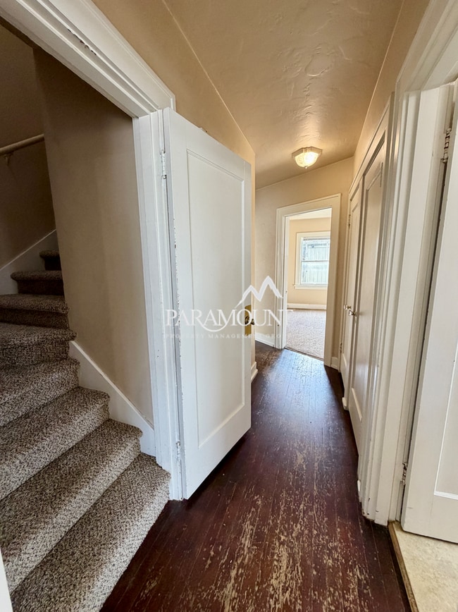 Building Photo - 3 Bedroom with Detached Garage and Office!