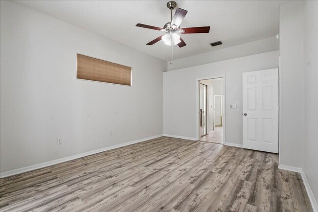 Building Photo - 525 Cullaro Ln