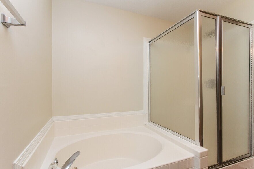 Building Photo - 1685 Cedar Mill Dr