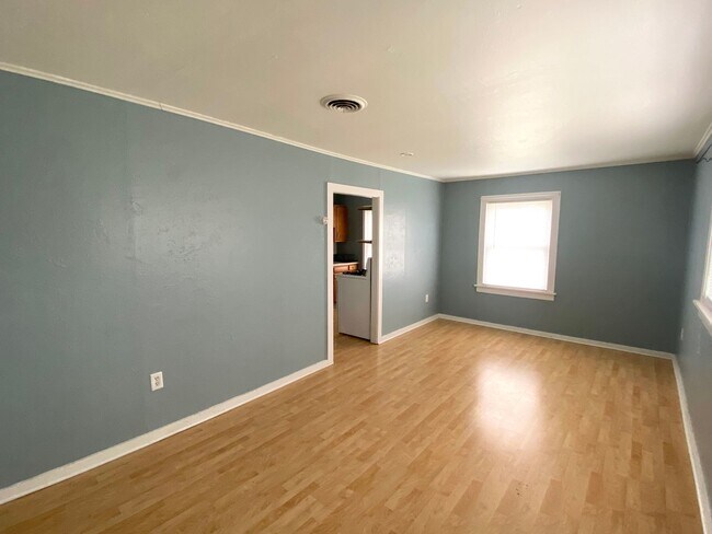 Building Photo - 120 Linden St