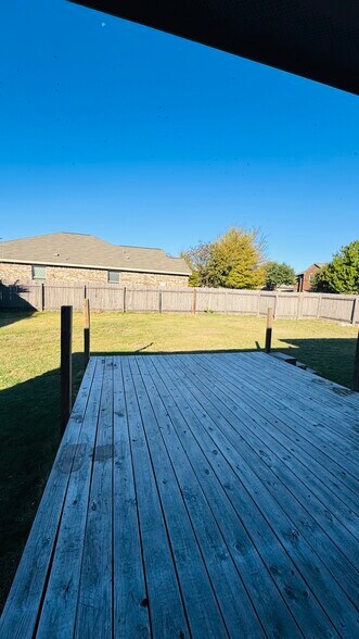 Building Photo - 112 Hendelson Ln