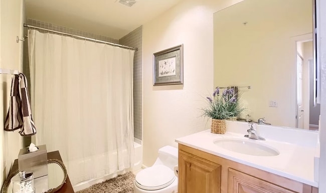 Building Photo - 15 E Agate Ave