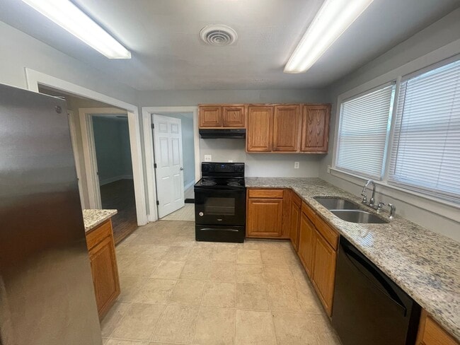 Building Photo - MOVE IN SPECIAL $500 DEPOSIT/FREE MONTHS R...