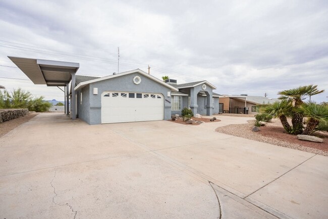 Building Photo - 3 BEDROOM 2 BATH 2 CAR GARAGE POOL HOME W/...