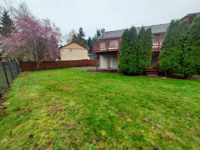 Building Photo - 4 bedroom 2.75 bath, Huge Fenced Yard with Landscaping Included!!