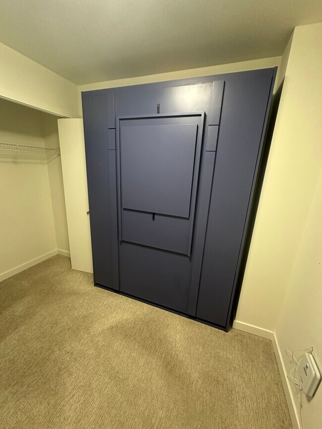 Building Photo - Capitol Hill Townhome