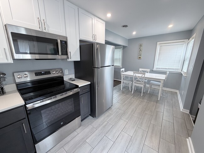 Building Photo - 1366 Baychester Ave