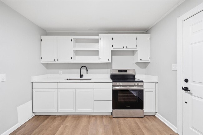 Building Photo - 924 W Huntington Ave
