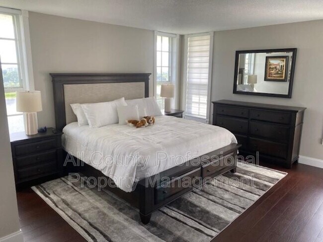 Building Photo - 3051 N Course Dr