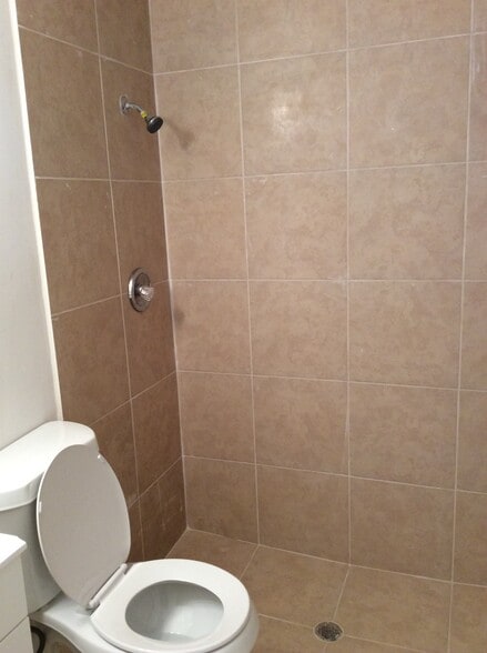 Master Bedroom #1 bathroom - 3120 SW 12th Pl