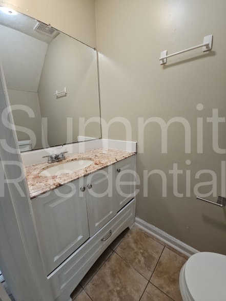 Building Photo - 5950 Stonewall Dr