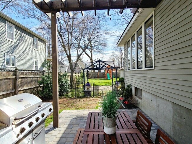 Building Photo - ***Please Respond Directly to the Online Listing, Calls May Not Be Returned***