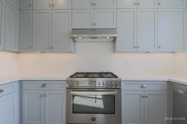 Building Photo - 127 Ashbury St