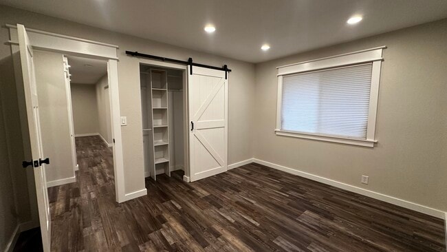 Building Photo - 340 SE 26th Ave